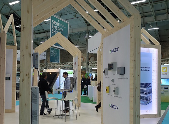 ONCCY presenta soluciones fotovoltaicas innovadoras en la feria SEAI